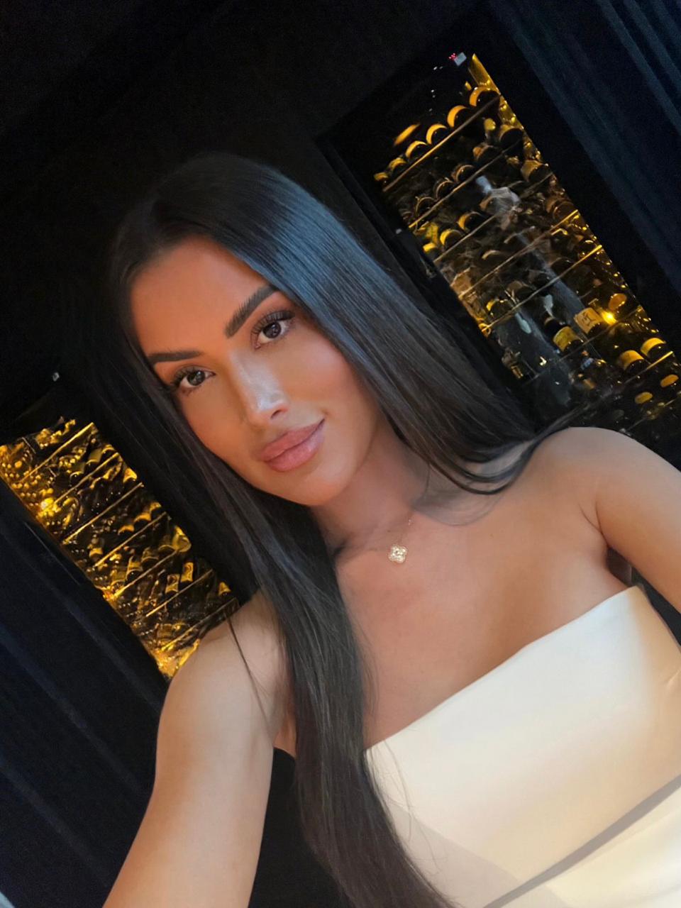 Escort - KARINA - Ibiza Tops